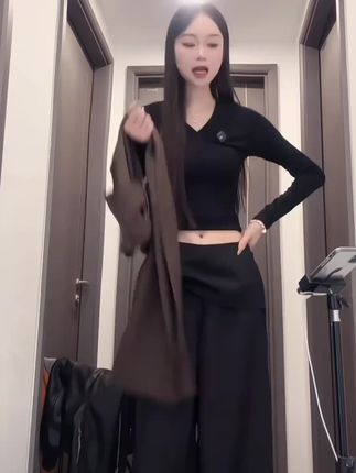 飘带阔腿休闲裤 不规则假两件飘带阔腿裤女秋季设计感高腰显瘦百搭垂感直筒休闲裤#阔腿裤 #休闲裤 #显瘦穿搭 #休闲裤 #遮胯显瘦