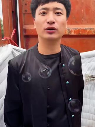 鎏金香氛沐浴露,感谢原阳大哥大姐们的支持,感谢大家的热情#见面吧就现在 #感恩遇见每一位朋友 #感谢抖音 #感谢兄弟姐妹们的支持和陪伴 #开心