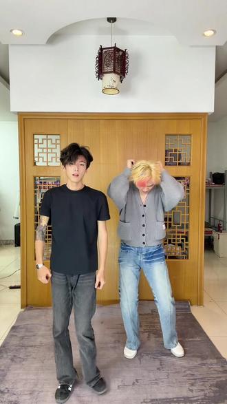 #这才是猛男该跳的舞蹈 #全网最难的舞蹈 果树打药摇法希望大家不要忘记😂😂😂