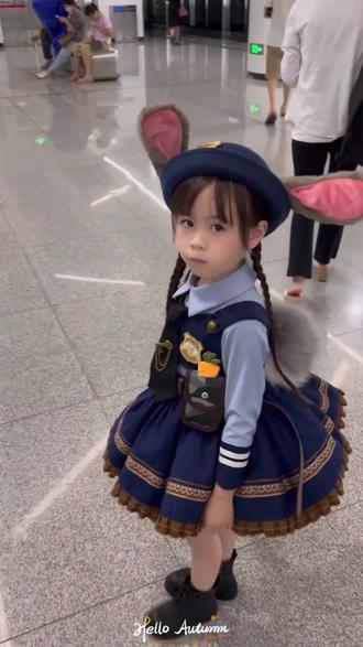 我好像被一只兔子警官白了一眼#兔子警官 #萌娃穿搭 #骗你生女儿 #朱迪 #生女儿就是用来打扮的 @抖音小助手 @DOU+小助手@抖加🔥上热门🔥dou+🔥热点宝