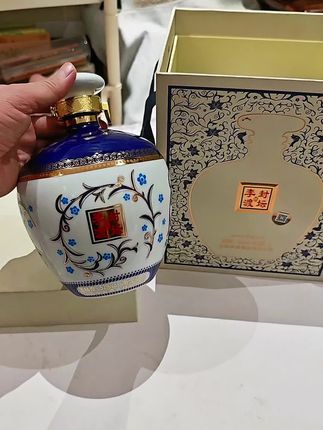 李渡青花封坛,纯粮酿造,浓特兼香型,纯粮酒。#李渡酒#青花瓷#封坛酒#高端品质