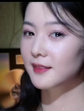 这个#散粉 怎么可以这么闪!!一秒磨皮这个秋天我真的很闪耀,玛可安迪定妆蜜粉#种草 #细闪 #美妆