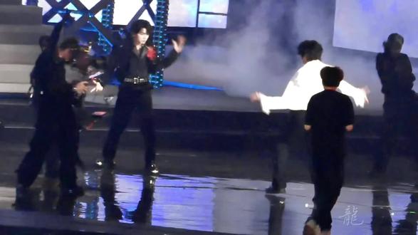 12.27橹穆大概看了一百遍吧…#舞台 #来自天堂的魔鬼 #橹穆 #荣耀新音