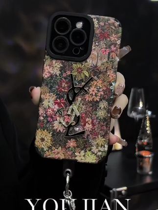 秋冬的专属浪漫,是皮质与金属潮牌英文的温柔碰撞!高级感拉满~#手机壳 #手链搭配 #高级感
