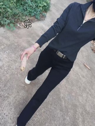 这世上,唯有两种东西无法触摸,一是记忆,二是相思,记忆无花,却永远盛开,相思无用却永远清晰…… #穿搭 #显瘦穿搭 #显高显瘦显腿长 #秋冬穿搭 @抖音Dou+上热门