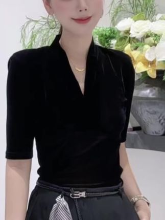 黑色金丝绒长袖女春秋欧货漂亮小衫深V领露锁骨t恤修身打底上衣#高级感穿搭 #女人味穿搭 #内搭外穿都好看 #时尚减龄穿搭 #显瘦搭配