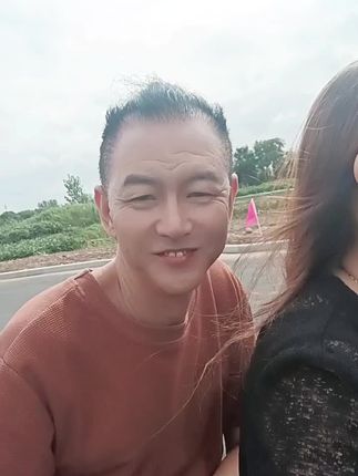 早上起来陪老婆逛逛,#夫妻日常 ,#纪录美好生活 ,#一起变老的幸福 ,友友们中午好