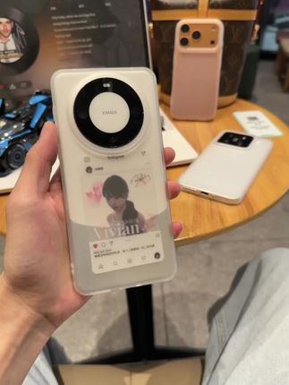高级肤感磨砂手机壳,手感柔软细腻,不沾指纹手汗, 还原裸机的同时更能兼顾防摔性! #分不清在炫耀iPhone17还是手机壳 #用上IOS26就这样刷视频 #晒晒我的新iPhone #iPhone17新品全面评测 #在抖音入手的好东西