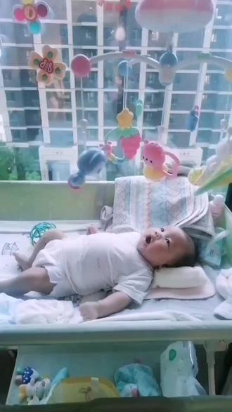 宝宝睡醒后不哭不闹,千别不要打搅他,这是培养专注力#宝宝专注力 #科学育儿 #宝妈 #