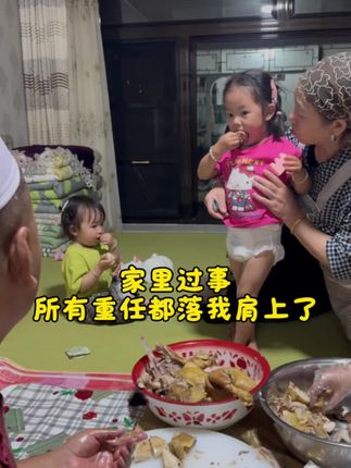 家里今天过事,她姨娘点里忙,家里的煮肉做家务重担落到我上了#友望大橘吸尘器#友望自集尘专家