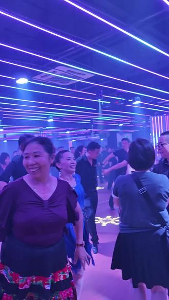 好热闹的舞厅#舞厅氛围灯