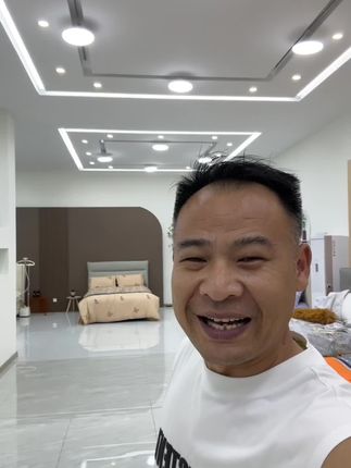 小豪豪你也该出面了吧,早知有今日何必当初呢!王小姐说了这次必须等到你。