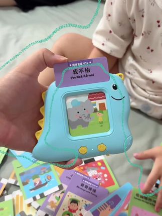 家人们我这买的对吗?也不睡觉就在旁边乖乖一个人玩#学习机 几百张卡片能好几天不用哄睡觉啦#早教#自主学习 #启蒙早教#卡片机