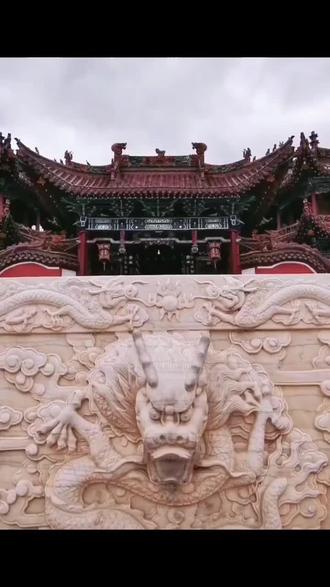 人生一趟,赤条条地来,孤零零地走,啥也带不来,啥也带不走。功名利禄,不过是镜中花;爱恨情仇,转眼即是水中月。