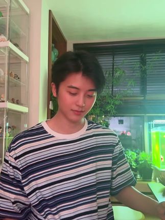 我的鱼缸太好看,金宝嫉妒了😭果然,好看都是有罪的😂