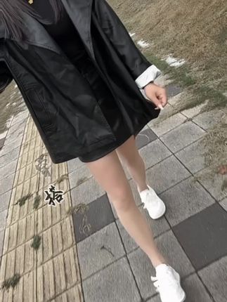 人生总有太多的来不及,一眨眼就是一天,一回头就是一年,一转身就是一辈子,未知的一切,时刻提醒我们,世事无常,活在当下,人生并没有那么多的来日方长.#穿搭 #休闲风 #酷女孩穿搭 #秋季新品 #百搭外套