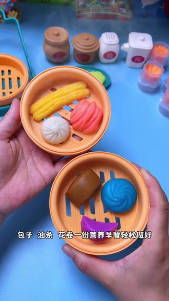 女儿心心念念的彩泥玩具套装,能做出各种早餐和糕点,她能安安静静玩好久,连手机电视都不看了#儿童玩具#手工DIY#彩泥美食玩具#六一儿童节礼物