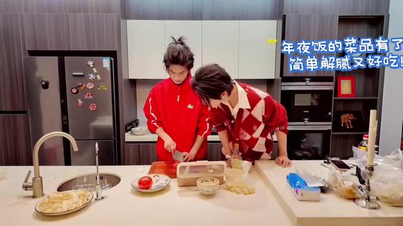 过年啦!你的年夜饭有啥,我就喜欢这个糖拌番茄,真好!#云旗 ꧁ ꧂#郝熠然