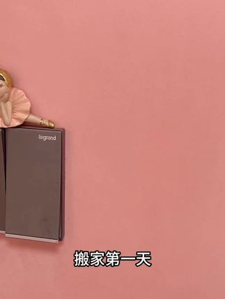家里大白墙乳胶漆脏了,看着是不是很闹心,你就试试这个海绵擦! 家里大白墙乳胶漆脏了,看着是不是很闹心,你就试试这个海绵擦,沾点水擦一擦就干净了!#乳胶漆脏了怎么办 #清洁小妙招 #乳胶漆翻新