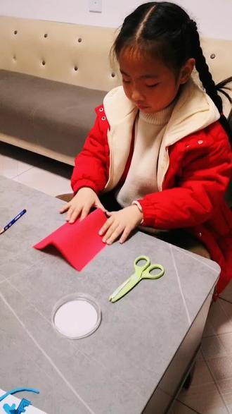 二年级小朋友的寒假作业又完成了一个#马年元素 #窗花剪剪