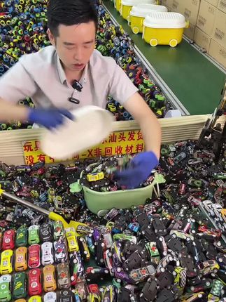 五十只金属回力车带箱发货 五十只金属回力车带箱发货