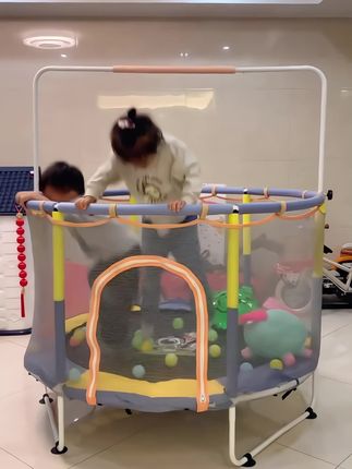 #我要上热门 蹦蹦床家用儿童室内带护网蹦跳床宝宝小孩家庭运动小型弹跳床玩具#玩具 #运动 #锻炼