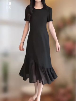 纯色赫本风经典连衣裙女2025夏季新款气质显瘦不规则小黑裙鱼尾裙#时髦穿搭 #时尚休闲穿搭 #显瘦穿搭