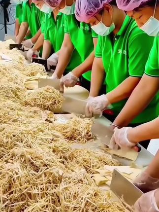 竹笋炒肉真下饭 #妈呀太香了 #下饭菜 #太好吃了 #炭烤笋尖 #美食推荐 @DOU+上热门 @DOU+小助手