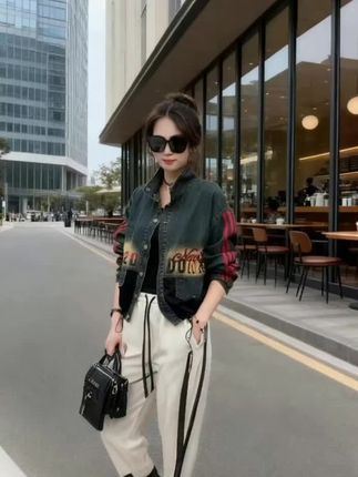 #复古牛仔外套#时尚减龄#百搭显瘦外套#短款上衣#外套穿搭 @DOU+小助手 @巨量千川