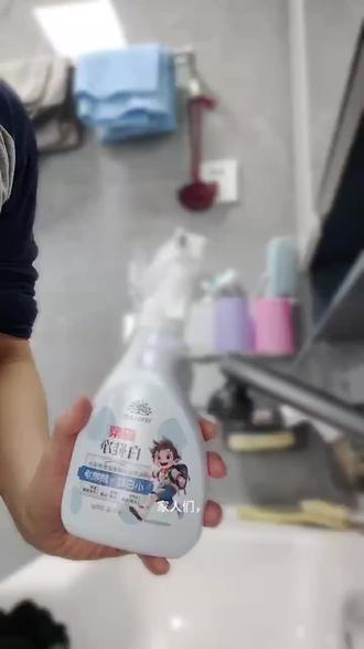 家里有想穿小白鞋的又怕脏了刷不干净的可以试试这款白鞋净,#小白鞋清洗 真的要常备一瓶就能解决全家鞋子清洁问题,真的太好用了
