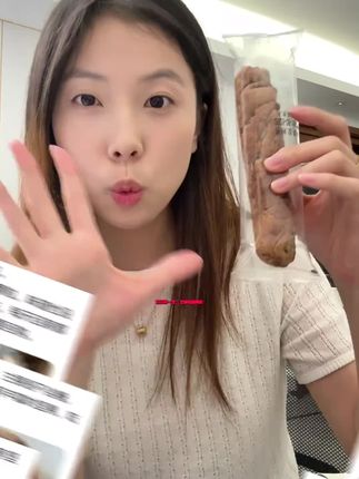 几万一型二型都在回购的坚果谷物棒你不会还没吃过吧?吃下去很扎实的口感 满嘴都是谷物香和坚果香 关键还不炸🍬 左下角趁活动直接带一大箱回去当早餐#坚果谷物棒 #无糖食品 #低碳饮食 #助手抖音 @DOU+小助手 @DOU+上热门