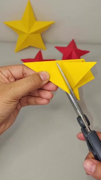 一刀剪出五角星,简单又立体,快来试试吧#亲子手工 #剪纸五角星 #简单剪纸 #抖音小助手我要上热门