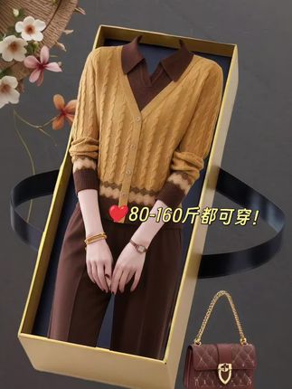 姐妹们,这款短款翻领毛衣,专为追求优雅与舒适的中年女性设计。假两件设计层次感十足,轻松打造温柔知性气质,软糯亲肤的面料,搭配宽松版型,不挑身材又显瘦。百搭的款式无论是搭配半身裙还是牛仔裤都十分出彩。长袖设计兼顾保暖与时尚,日常通勤或休闲约会都能轻松驾驭。穿上它,尽显成熟女性的温婉魅力与从容自信~#早秋冷冽又随性的气质穿搭#晒晒我的秋日穿搭 #秋季彩色系穿搭测评#早秋姐感气质穿搭@DOU+小助手 @DOU+上热门 @巨量千川