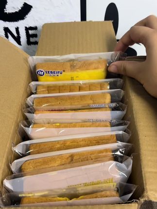 #乐贝芙 这款夹心面包真的太好吃了口味有蓝莓 草莓乳酪 三种口味岩烧吐司面包整箱代早餐闲小零食蛋糕小吃饱腹食品#大人小孩都爱吃