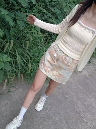 女人一定要健康,一定要好好打扮,一定要靠自己的双手好好赚钱!当你身材好,气质好,又不差钱的时候你就会恍然大悟,哪有时间患得患失,哪有时间猜东猜西,哪有时间揣摩别人,哪有时间留恋过往!#穿搭 #显瘦穿搭 #韩系穿搭 #ootd穿搭 #谁穿谁好看@巨量千川