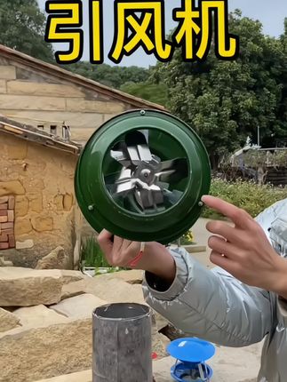 火炕不好烧,烟管通气不流畅。可以加装一台引风机#引风机 #排烟机 #烟囱 #五金工具