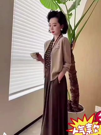 时尚轻熟风裙套装女2025秋季新款气质休闲针织假两件上衣+半身裙#高级感穿搭#休闲百搭#时尚穿搭