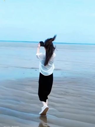 气质衬衫吊带裙套装琥珀流光风外套太适合秋天了早秋秀场抄作业告别路人感#全抖音都在仿热巴琥珀系造型#徐璐琥珀系亮片裙贵气满满#跟着Winter学少女感老钱风