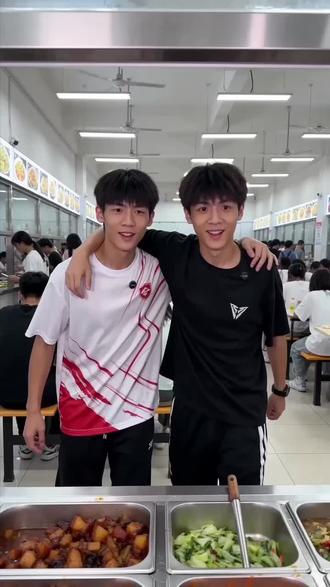 同学你无畏契约玩什么英雄#食堂阿姨打饭 #ai #暮蝶#无畏契约