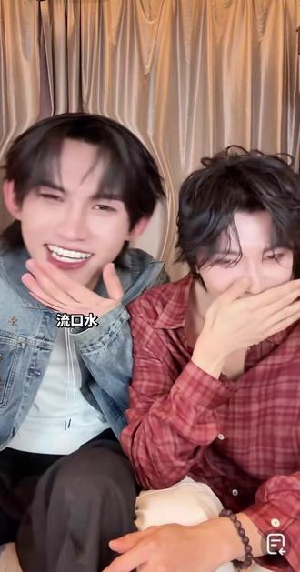 你俩笑得口水别喷在我屏幕上了🤣 1月11日云熠小世界空降双人直播,最好笑的一段笑到停不下来哈哈哈哈~!世界上总有一个人能懂你的奇奇怪怪可可爱爱和所有笑点,终于懂辣条哥说的你俩真的有小情侣结界啊啊啊啊啊啊kswl🥵🥵
#云旗yunqi #郝熠然 #云熠星河 #直播录屏分享 #爆笑