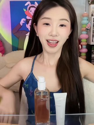 "天呐!29.9还送中样?!这洁颜蜜太顶了!防晒都不用单独卸,一瓶搞定超方便!糖脂配方温和到爆,洗完脸嫩到能掐出水!送的50ml都值39了,四舍五入等于不要钱啊!" #好物分享 #寻找超会买的人 #洗面奶  @我要上热门 @会火