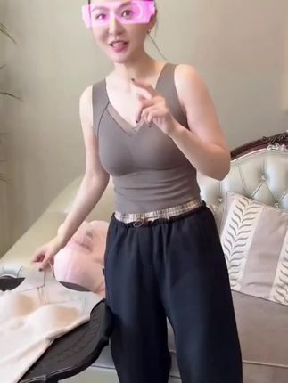 蕉豆桑蚕丝绵羊毛保暖无痕背心上衣秋冬打底背心加厚女士带杯垫#保暖背心 #保暖内衣 #保暖背心带胸垫