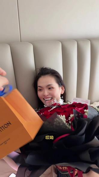 这个花确实是他安排的惊喜,我独宠老公送的土味小花😂#520 #结婚纪念日