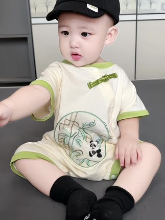 总要给宝宝穿一次新中式吧~#萌娃穿搭 #人类幼崽又奶又酷穿搭 #高品质童装 #萌宝穿搭 #时尚界不能没有人类幼崽