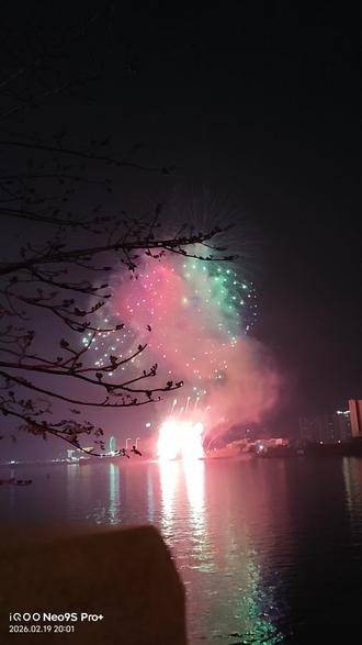 河源的烟花秀🎆🎇。
等一小时,看20分钟。😭