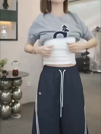 2025早秋新款时尚设计师百搭休闲裤女士宽松条纹阔腿裤,上身挺阔有型#遮肉显瘦 只有裤型没有腿型 休闲时尚又百搭#休闲裤#阔腿裤