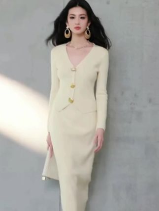 #优雅气质 #高级感穿搭 #好身材好气质 #这也太好看了 #美不美你说了算