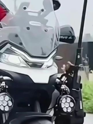 CNC加工铝合金材料的可折叠后视镜,基本所有车型都适配,颜值做工都很棒#700mt #折叠后视镜 #机车#折叠后视镜#好物分享