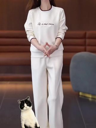 #࿆上热门话题🔥🔥🔥 中秋 气质圆领休闲运动套装女春秋2025新款时 尚减龄百搭显瘦卫衣两件套#秋季新款 #秋季穿搭 #秋季上新 @抖音小助手