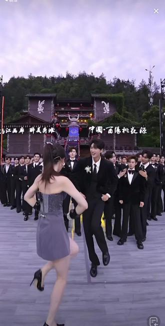 今天换人跟瑶瑶跳蹬蹬舞了#龙浩天 #龙浩天团队 #龙浩天直播#妹妹龙悦#瑶瑶